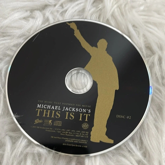 This Is It by Michael Jackson (2 CD, 2009, Sony) Hardcover Booklet, Souvenir - Picture 13 of 16